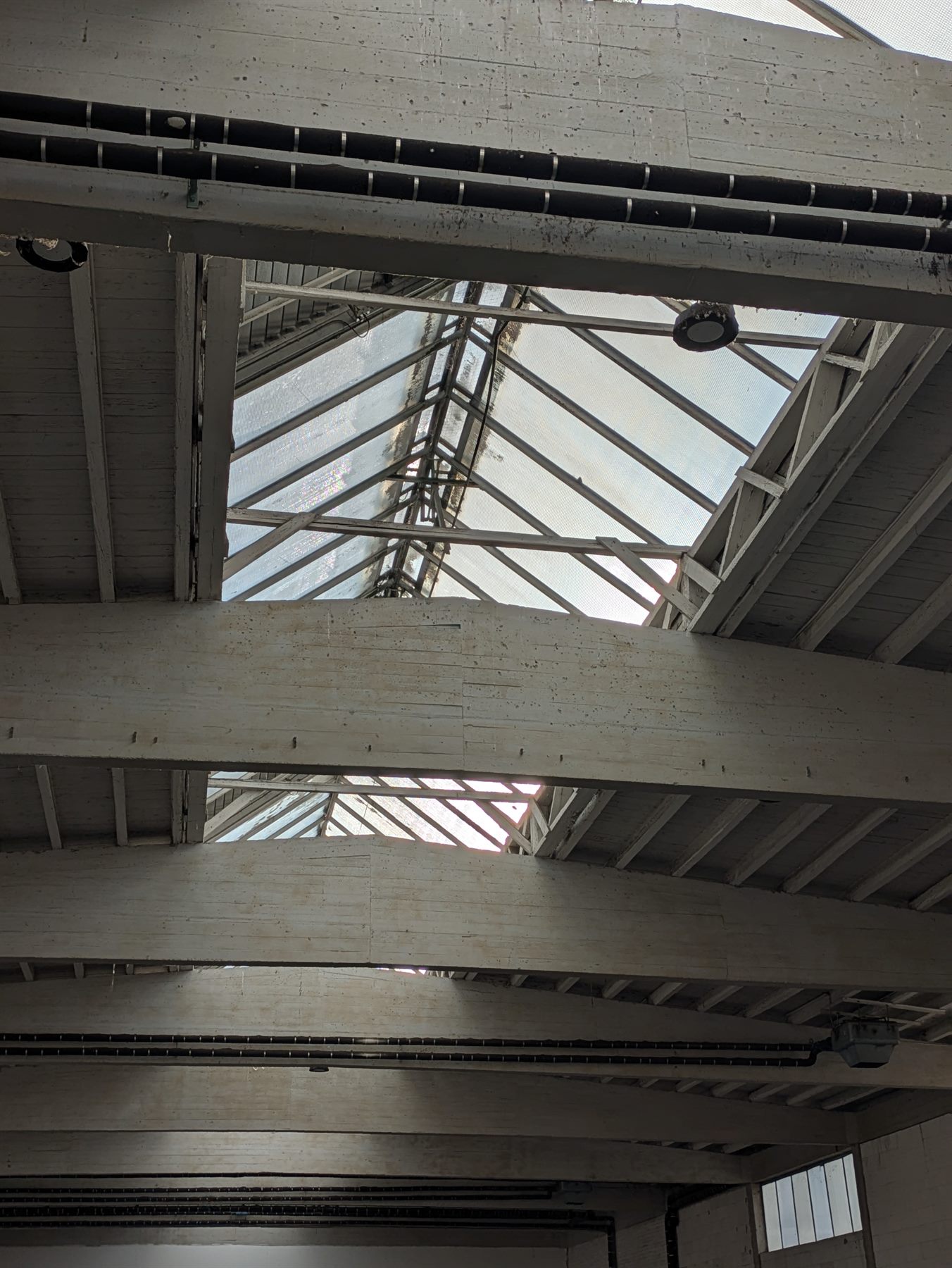 Lichtbandsanierung einer Industriehalle in Düsseldorf